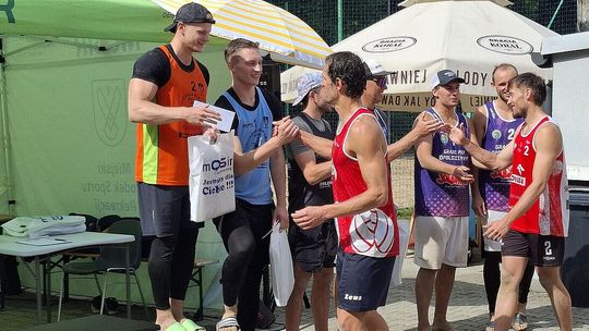 Emocje i sportowa rywalizacja na piasku