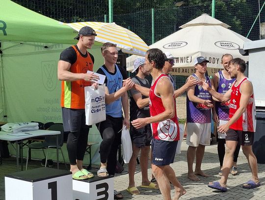 Emocje i sportowa rywalizacja na piasku