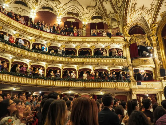 Zanurz się w teatrze – odwiedź Teatr Polski