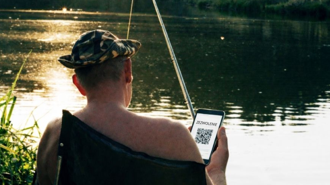 Bez papieru nad wodę. Wędkarze przenieśli się do sieci