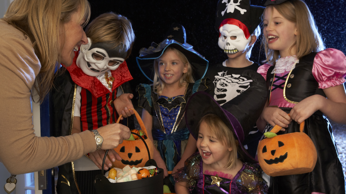 Zbliża się Halloween. Ta zabawa kusi tradycją i słodkościami Zbliża się Halloween. Ta zabawa kusi tradycją i słodkościami